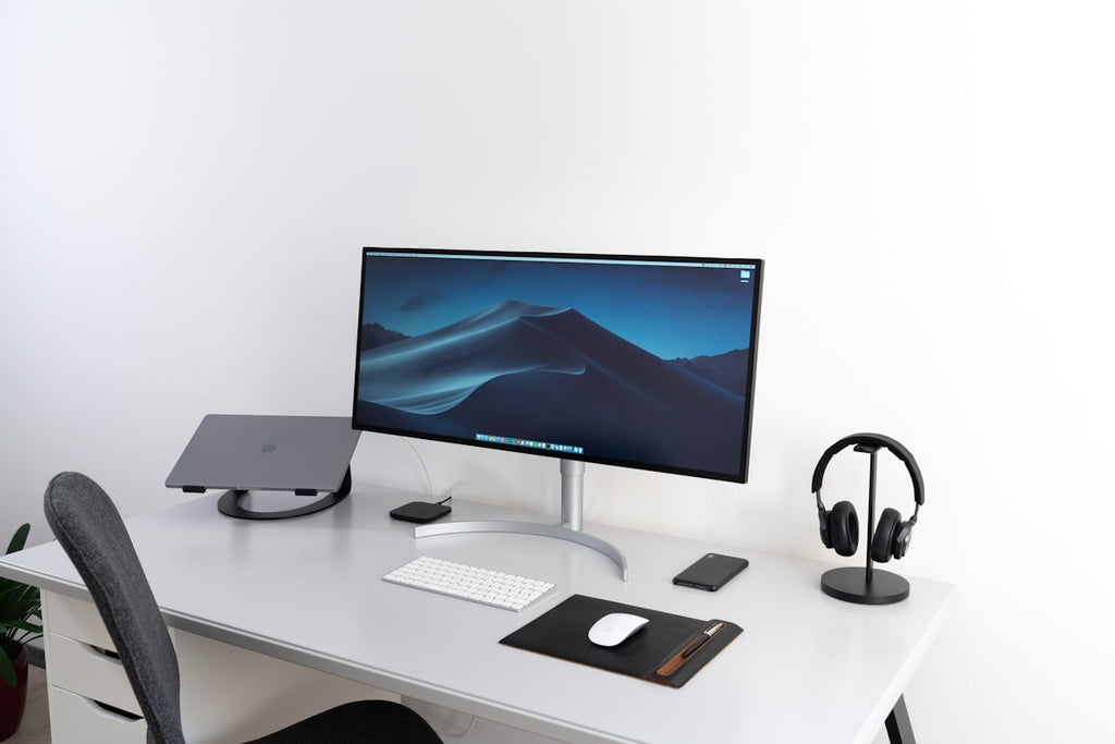 Nova Adjustable Aluminum Laptop Stand | LIGNIA