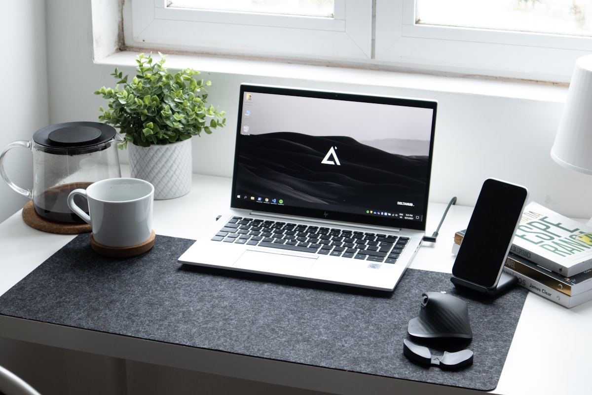 Seraph Tempered Glass Desktop Memo Board — View 3 | LIGNIA